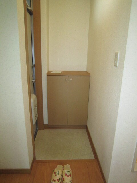 物件内観写真12　(玄関)