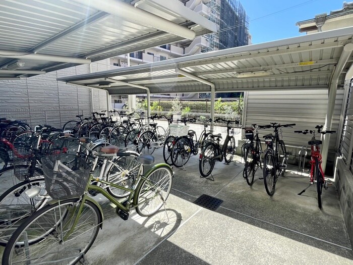 物件外観写真3　(駐輪場)