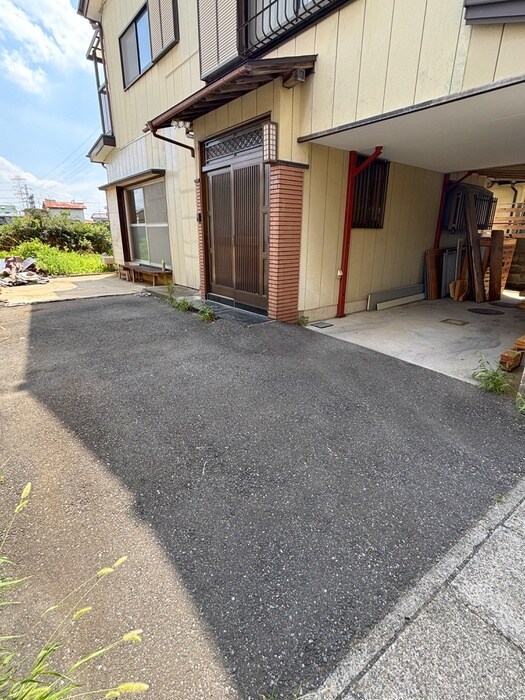 ササヤマササオの駐車場