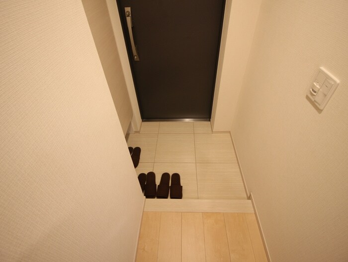 物件内観写真7　(玄関)