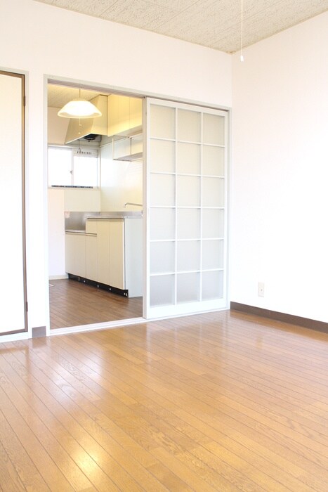 物件内観写真8　(室内からの展望)