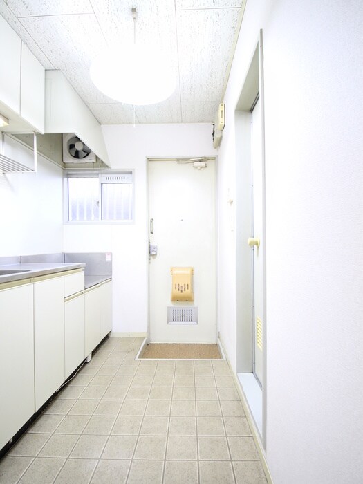 物件内観写真14　(玄関)