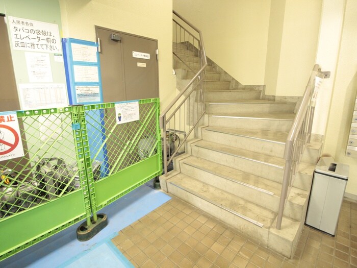 物件外観写真4　(エントランス部分)