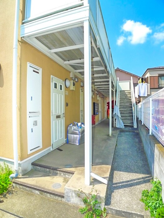 物件外観写真4　(エントランス部分)