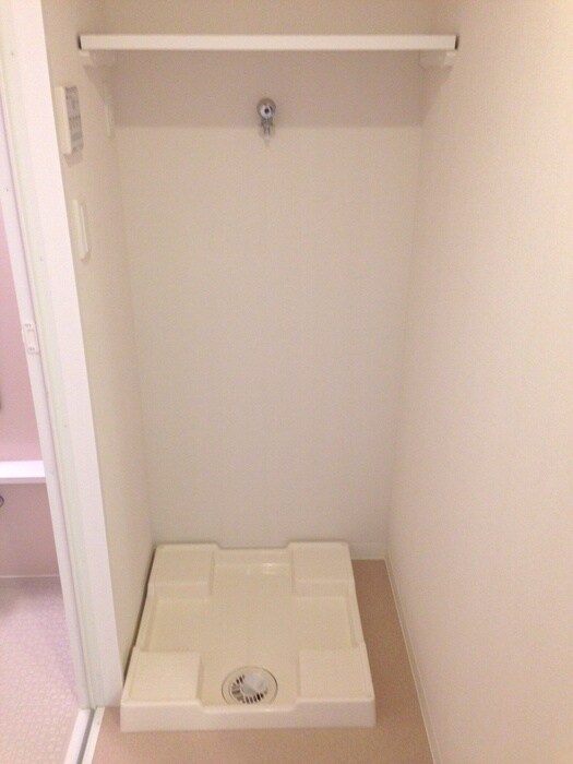 物件内観写真10　(洗濯機置場)