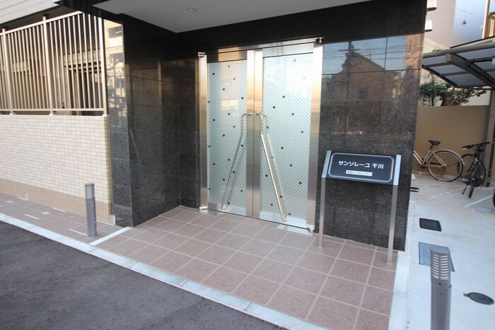 物件外観写真2　(エントランス部分)