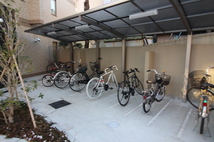 物件外観写真3　(駐輪場)