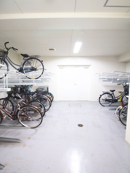 物件外観写真4　(駐輪場)