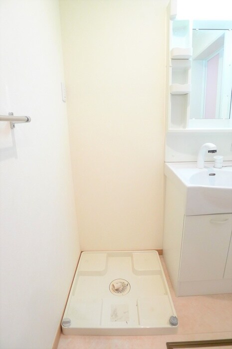 物件内観写真17　(洗濯機置場)