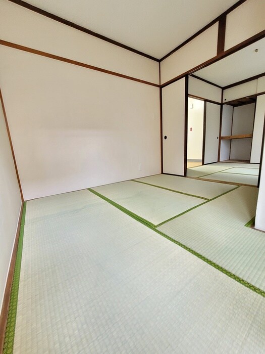 物件内観写真8　(室内からの展望)