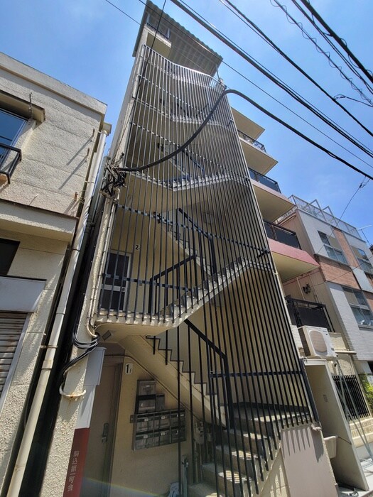 物件外観写真4　(エントランス部分)