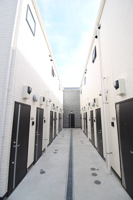 物件外観写真3　(エントランス部分)