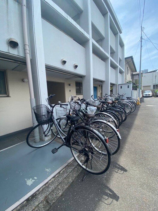物件外観写真2　(駐輪場)