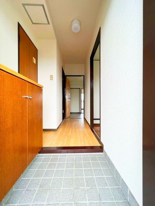 物件内観写真9　(玄関)
