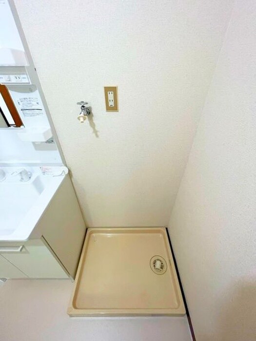 物件内観写真16　(洗濯機置場)