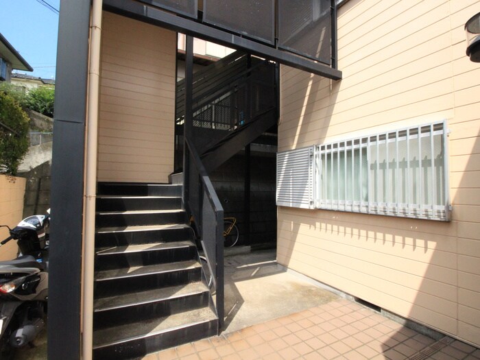 物件外観写真3　(エントランス部分)