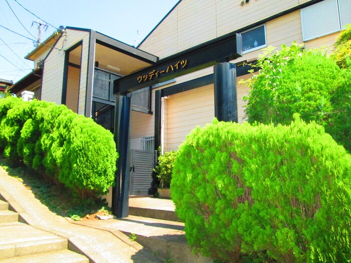 物件外観写真6　(エントランス部分)