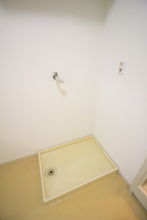 物件内観写真16　(洗濯機置場)