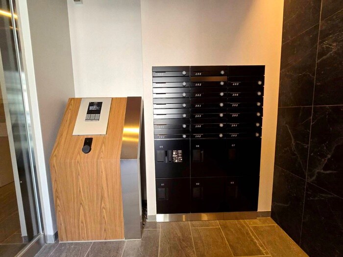 物件外観写真3　(エントランス部分)