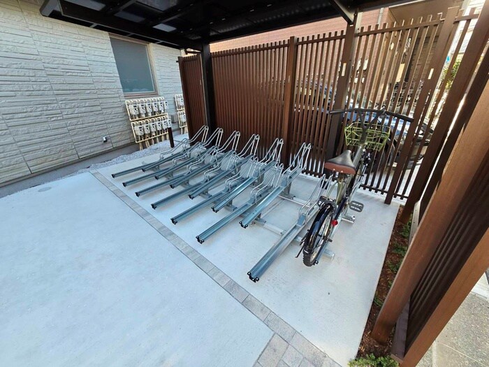 物件外観写真4　(駐輪場)