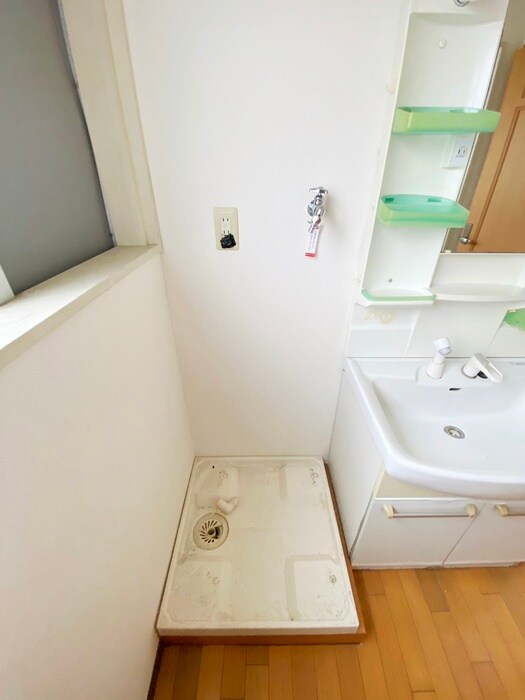 物件内観写真15　(洗濯機置場)