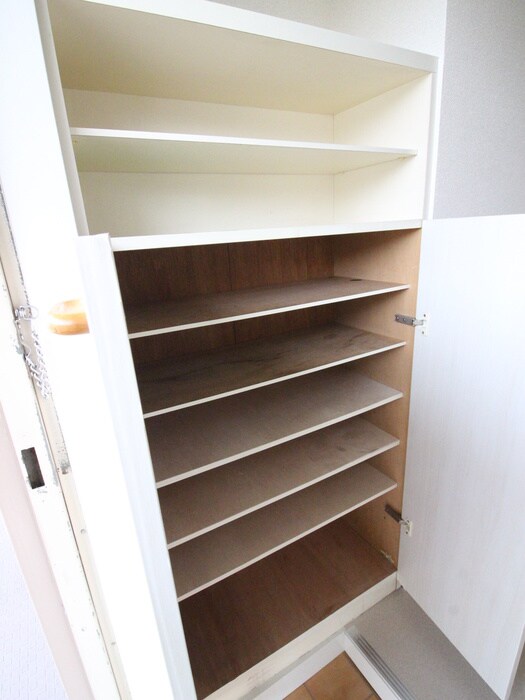 物件内観写真8　(靴箱)