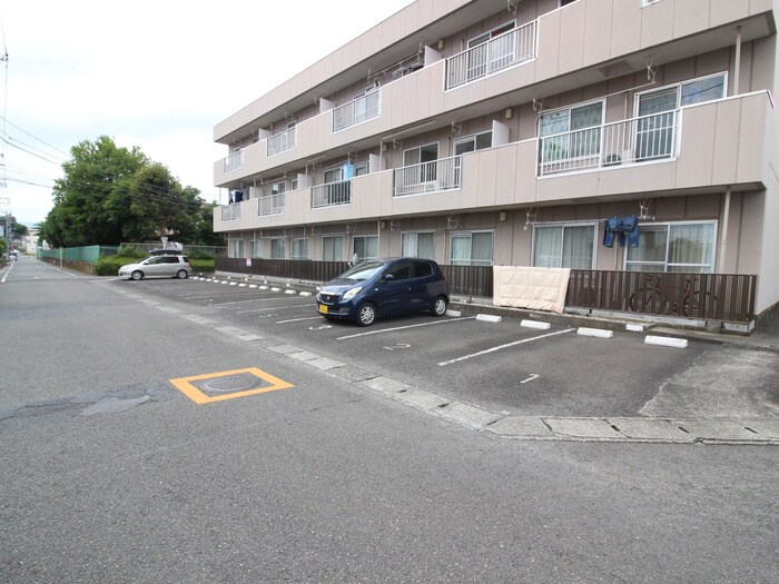 物件外観写真6　(駐車場)