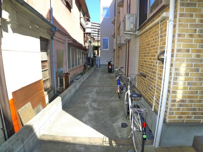 物件外観写真5　(駐輪場)