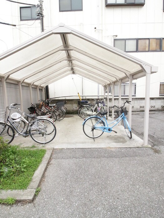 物件外観写真4　(駐輪場)