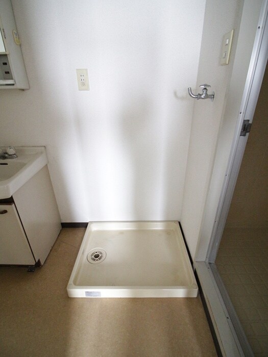 物件内観写真15　(洗濯機置場)