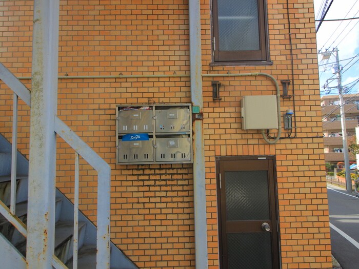 物件外観写真4　(エントランス部分)