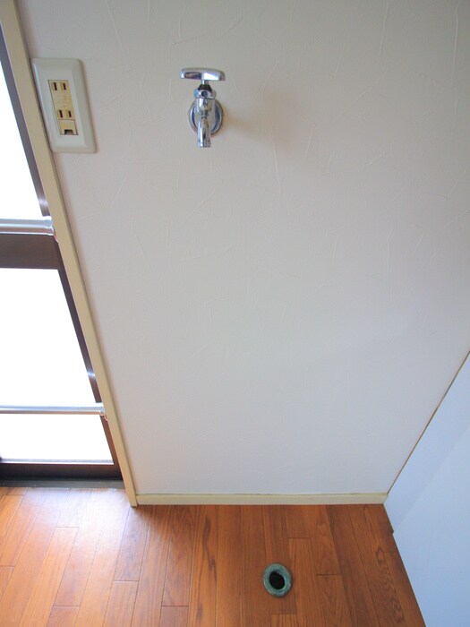 物件内観写真18　(洗濯機置場)