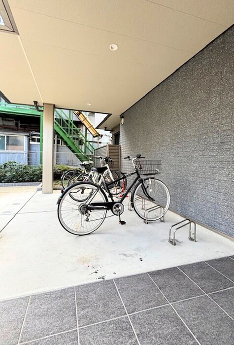 物件外観写真4　(駐輪場)