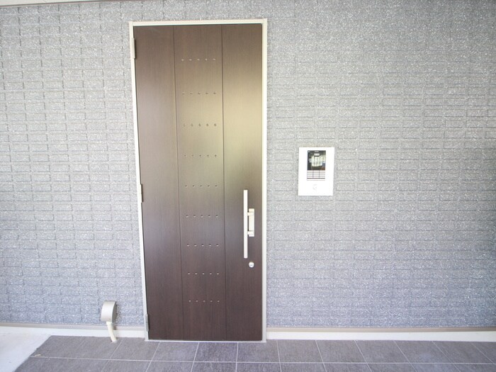 物件外観写真4　(エントランス部分)