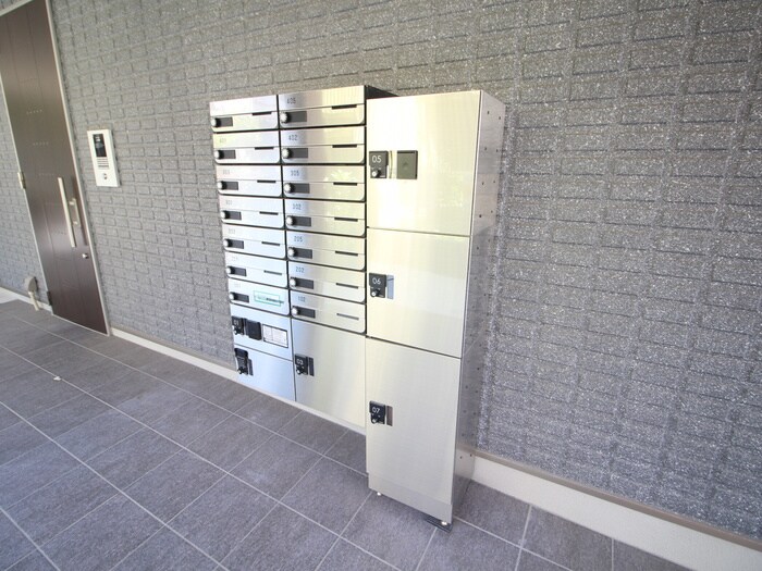 物件外観写真5　(エントランス部分)