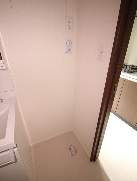 物件内観写真15　(洗濯機置場)