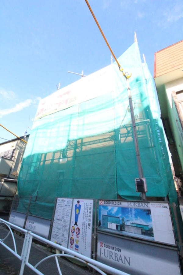 建築中