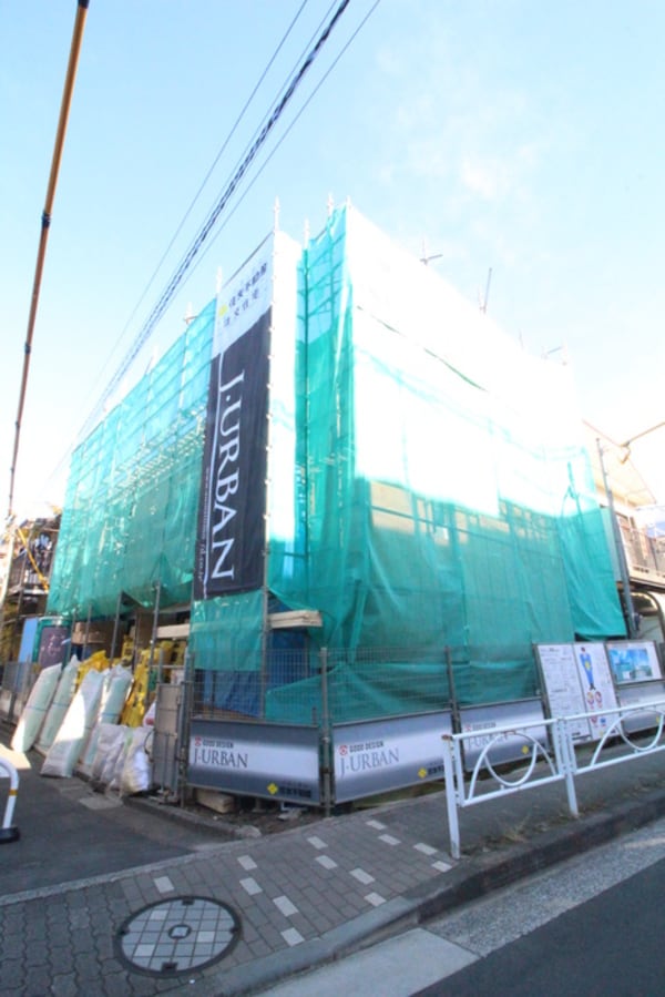 建築中