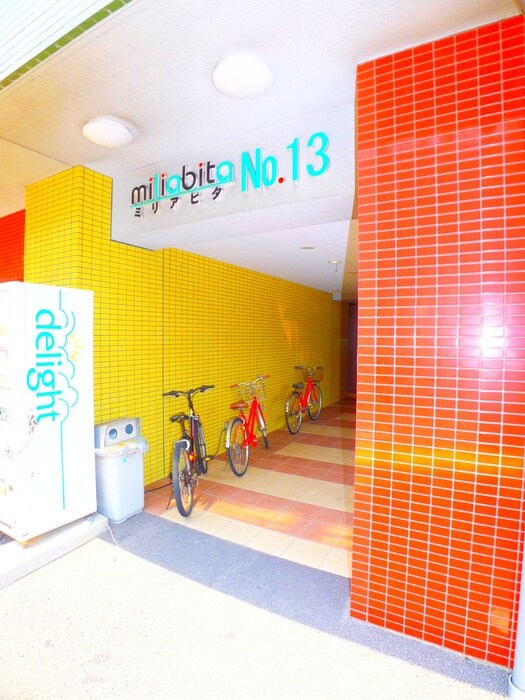 物件外観写真2　(エントランス部分)