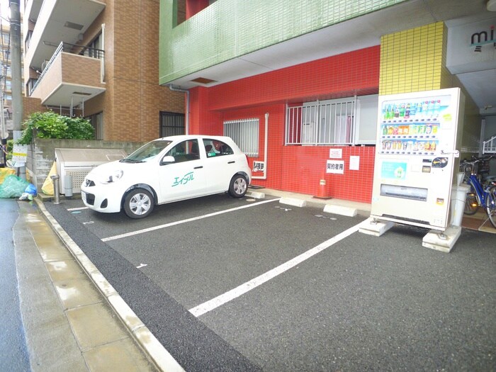 物件外観写真4　(駐車場)