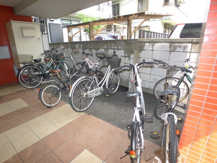 物件外観写真5　(駐輪場)