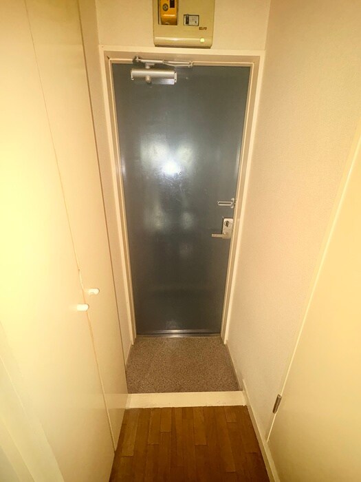 物件内観写真6　(玄関)