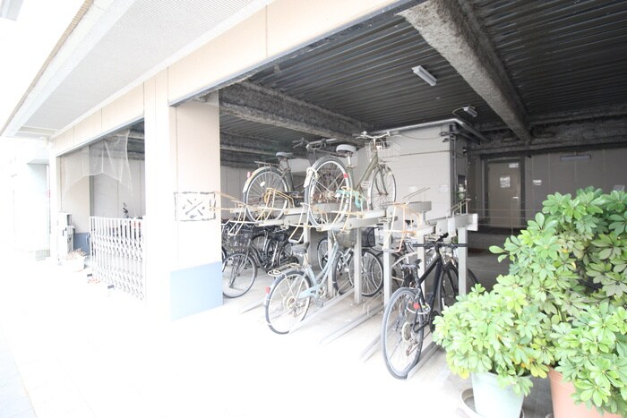 物件外観写真2　(駐輪場)