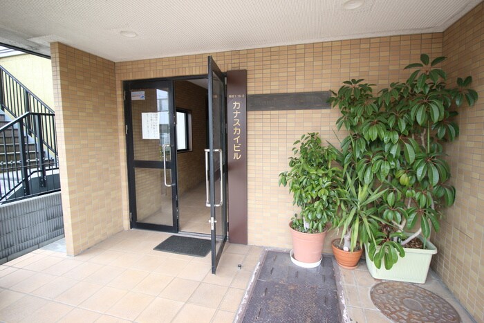 物件外観写真4　(エントランス部分)