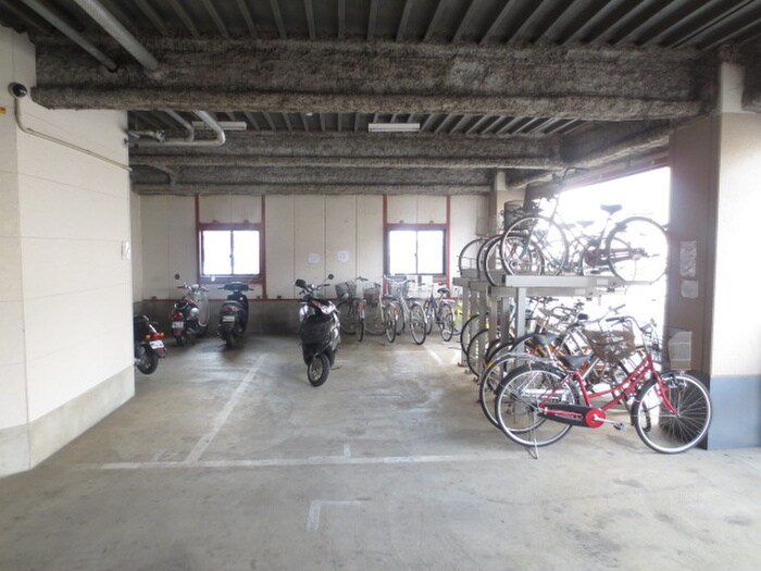 物件外観写真6　(駐輪場)