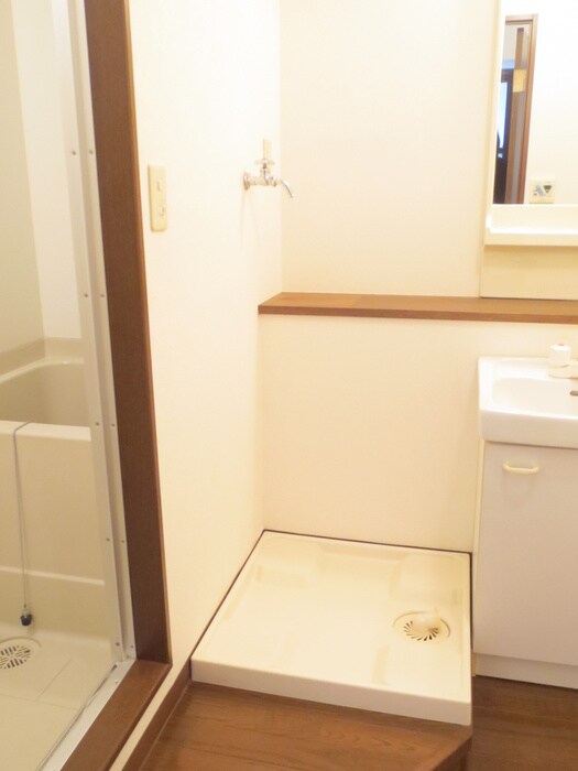 物件内観写真15　(洗濯機置場)