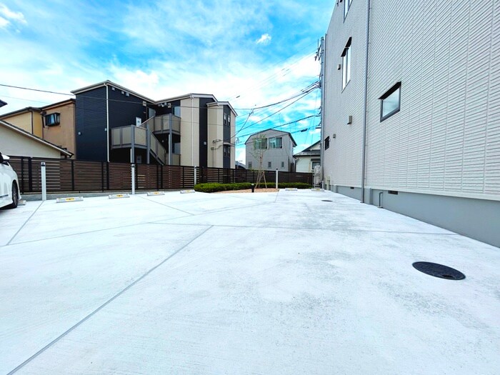 物件外観写真5　(駐車場)