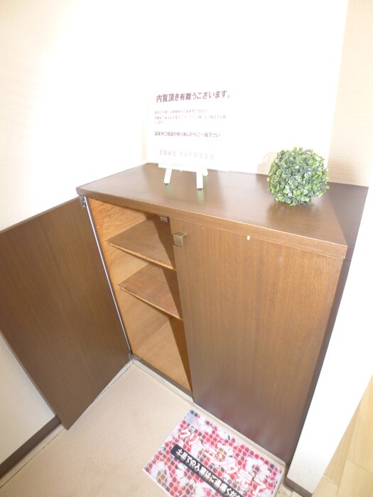 物件内観写真5　(靴箱)