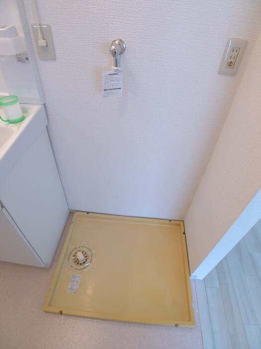 物件内観写真8　(洗濯機置場)