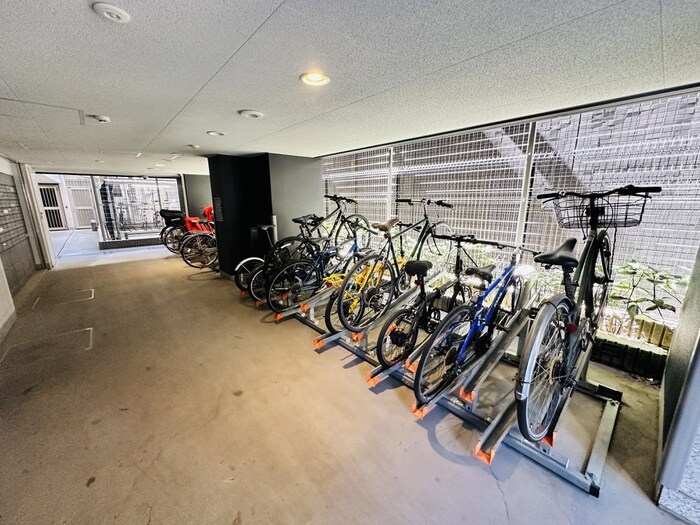 物件外観写真5　(駐輪場)